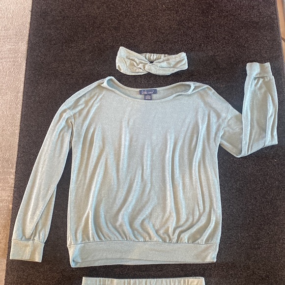 Lark & Grey 3 Piece Loungewear Set - Picture 4 of 11